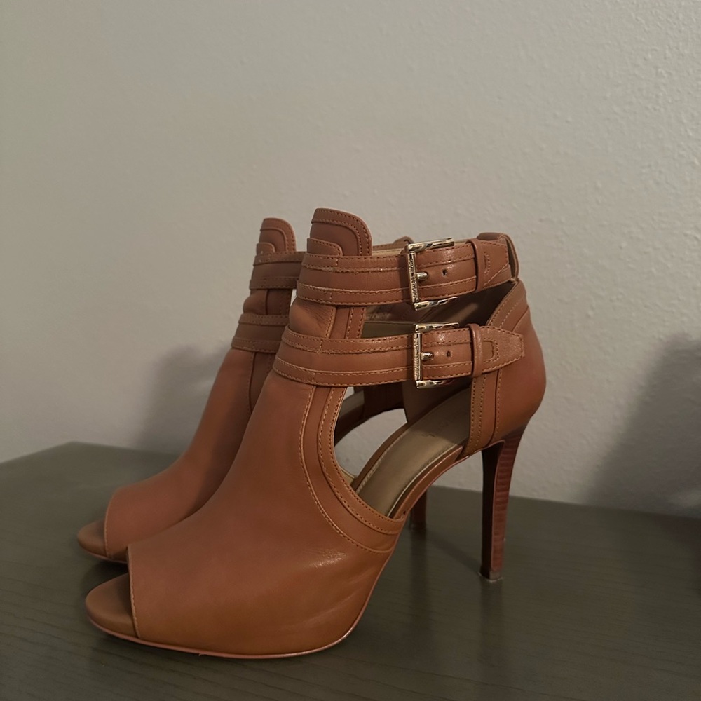 MK peep toe bootie heel sz 8